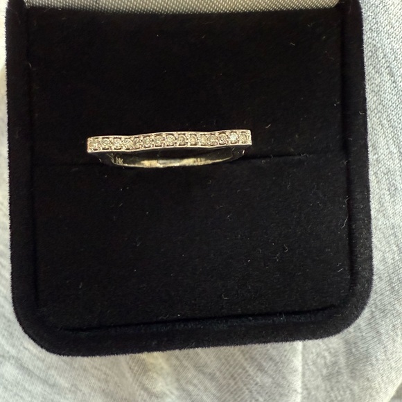 14k White Gold Diamond Cat Stackable Ring Size 6 - Picture 6 of 8